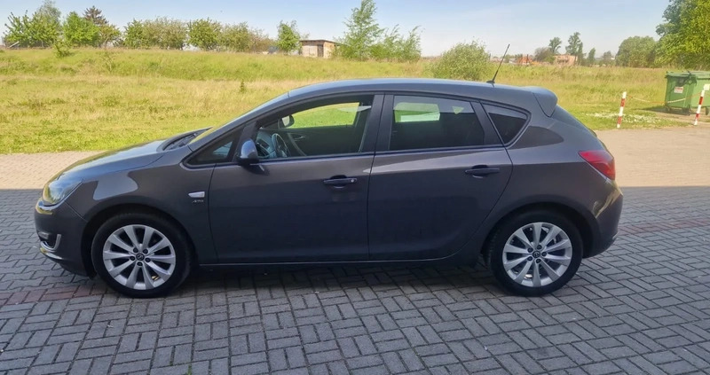 Opel Astra cena 32900 przebieg: 128444, rok produkcji 2013 z Gniezno małe 466
